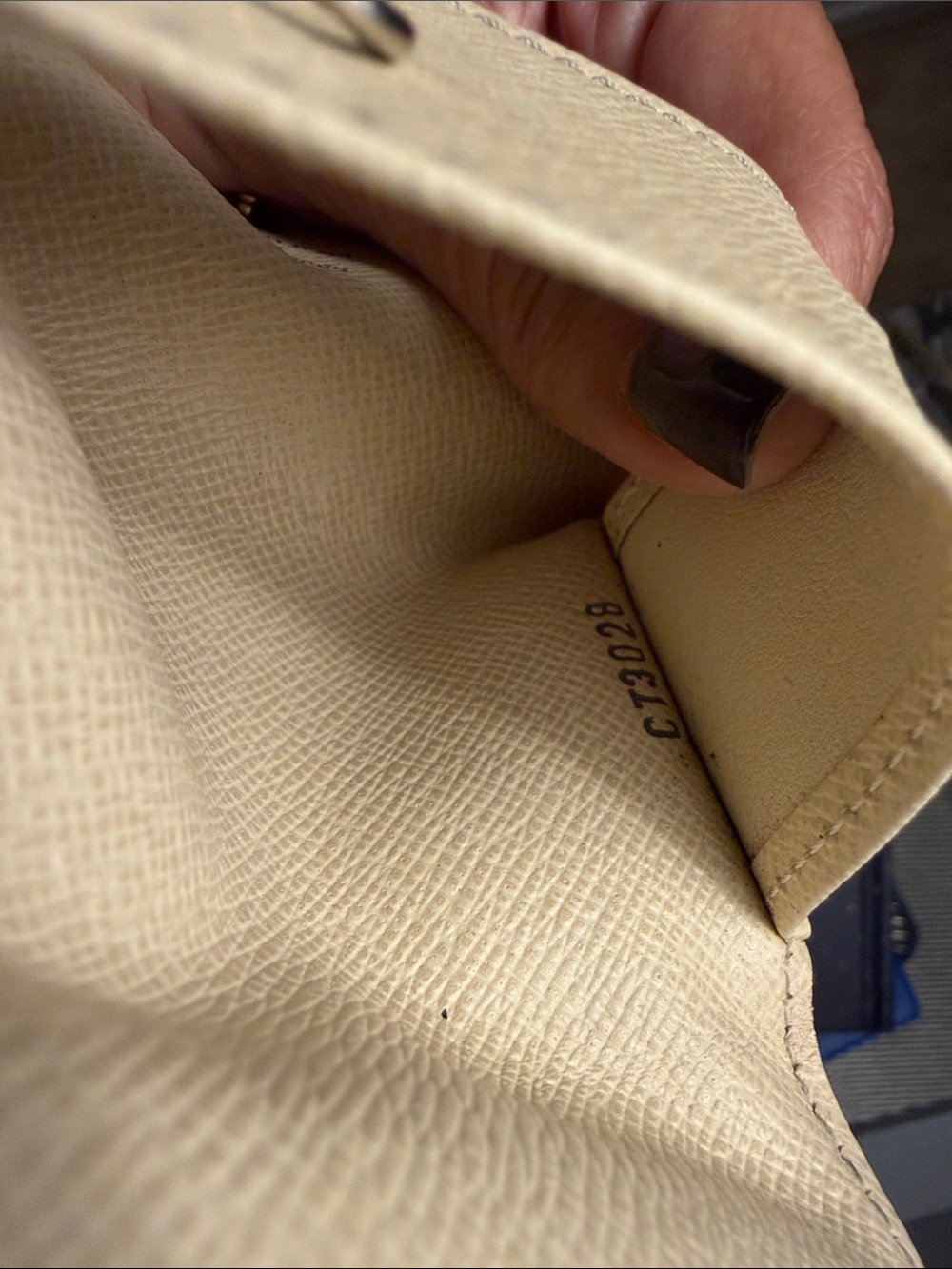 Authentic LV Damier Checkered Beige 4 Key/Trifold Case great shape. No Peeling. - Picture 13 of 13